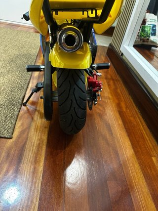 Moto infantil amarilla nueva