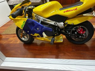Moto infantil amarilla nueva