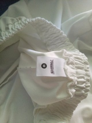 Pantalón deportivo blanco con diseño