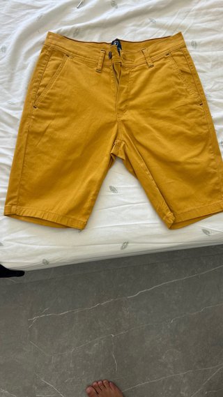 Pantalones cortos hombre amarillos