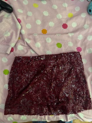 Falda Bershka lentejuelas roja\granate Talla S