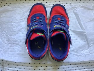 Zapatillas Skechers Game Kicks Niños. Talla 37.