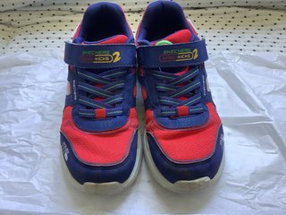 Zapatillas Skechers Game Kicks Niños. Talla 37.