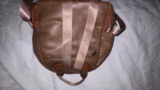 Mochila Marrón con Detalles Multicolor
