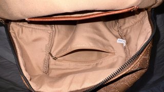Mochila Marrón con Detalles Multicolor
