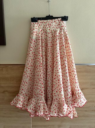 Falda flamenca negra con volantes
