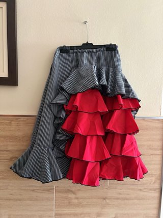 Falda flamenca negra con volantes