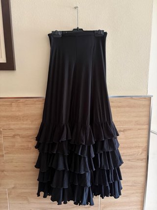 Falda flamenca negra con volantes