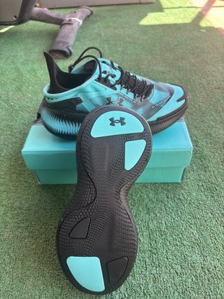 Zapatillas Under Armour Negras y Turquesa