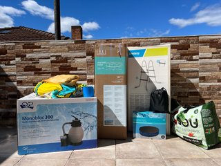 piscina y complementos