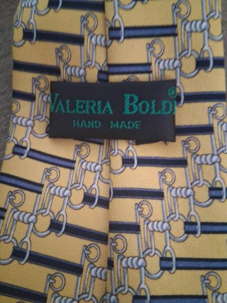 Corbata de seda hecha a mano con diseño