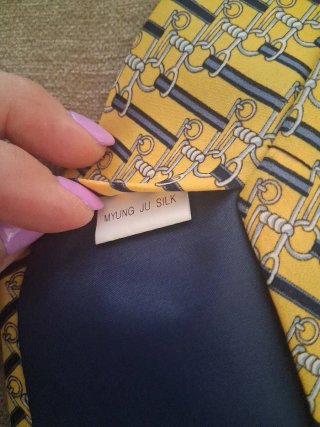 Corbata de seda hecha a mano con diseño