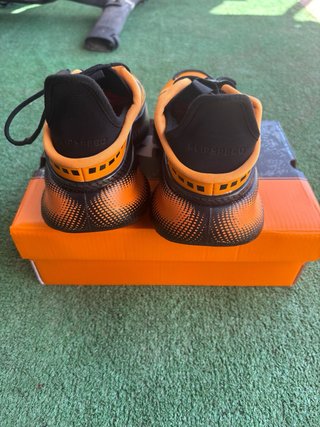 Zapatos Under Armour Naranja y Negro