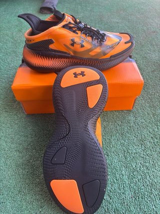 Zapatos Under Armour Naranja y Negro