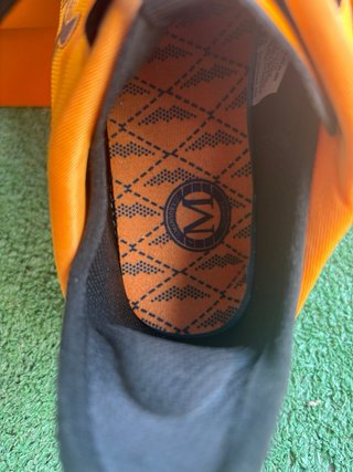 Zapatos Under Armour Naranja y Negro