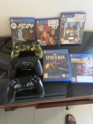 PS4 (PlayStation 4) + 5 Juegos y 3 Mandos