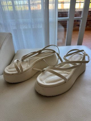Sandalias Desigual Plataforma Blancas.