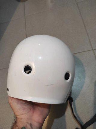 Casco blanco para patines
