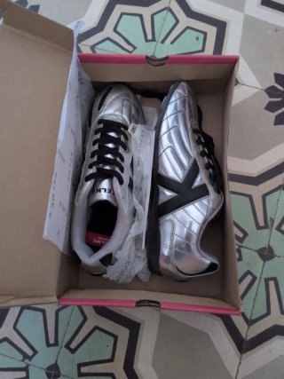 Zapatos de fútbol sala Kelme plateados