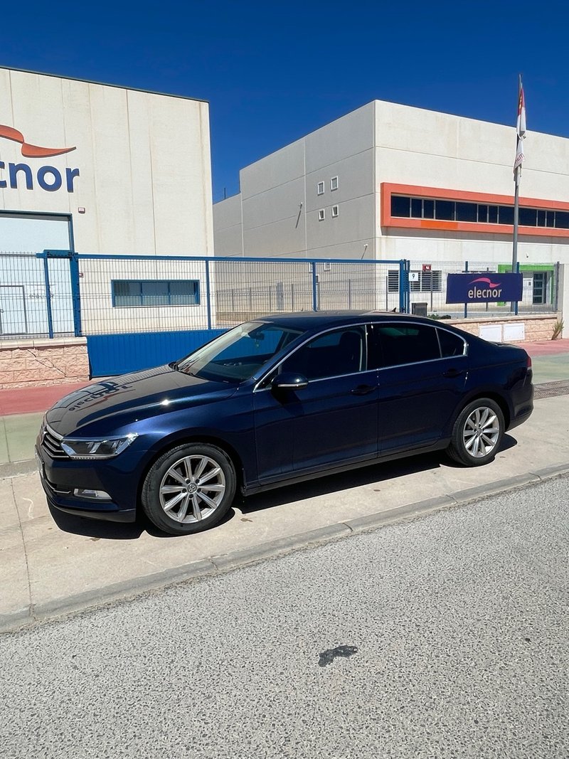 Volkswagen Passat 2017 - foto 1