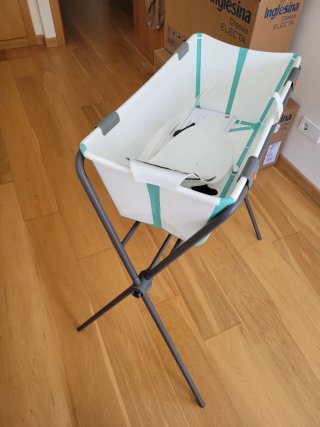 Bañera de bebe con patas y reductor