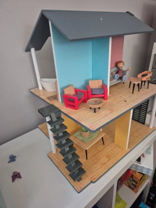 Casa de muñecas moderna