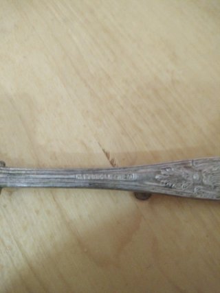 Tenedor de plata antiguo con diseño