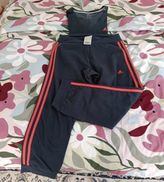 Conjunto Adidas azul y rojo