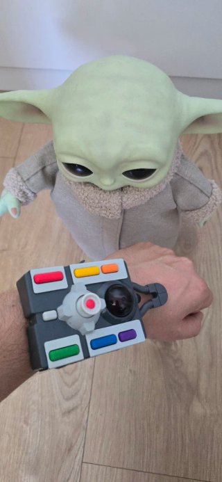 Muñeco Grogu (Baby yoda) a control remoto