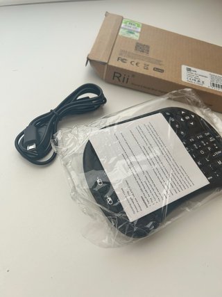Rii Mini i8 Teclado Ergonómico con Touchpad