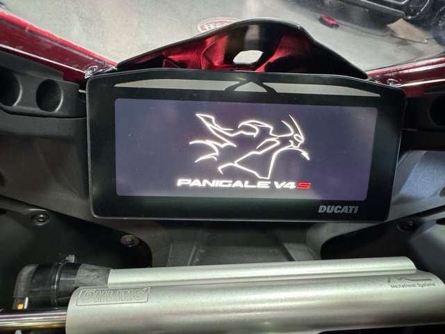 Ducati Panigale V4 S Roja