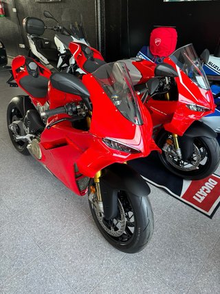 Ducati Panigale V4 S Roja