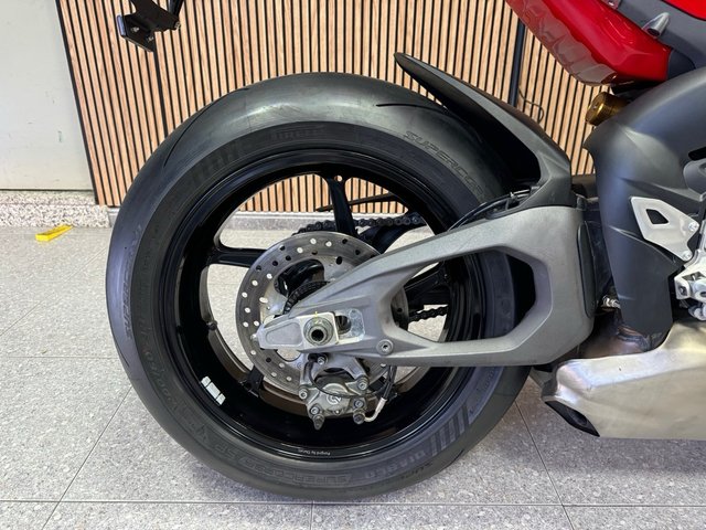 Ducati Panigale V4 S Roja
