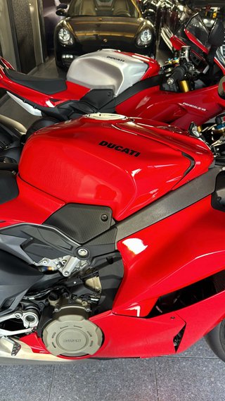 Ducati Panigale V4 S Roja