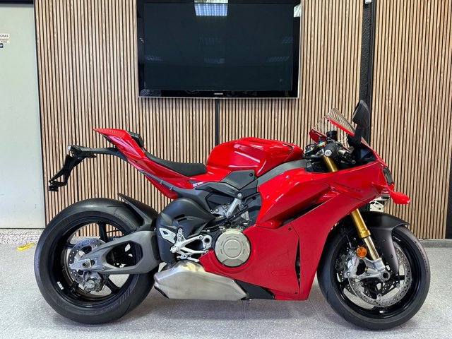 Ducati Panigale V4 S Roja