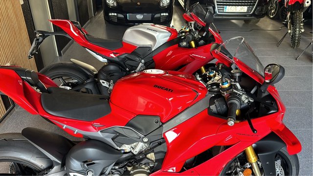 Ducati Panigale V4 S Roja