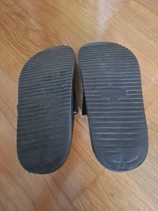 Sandalias palas negras Pull&Bear hebillas grandes
