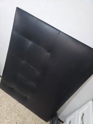 Cabecero de cama de piel negro