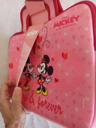 Funda Tablet Mickey & Friends Disney 8". Nueva.