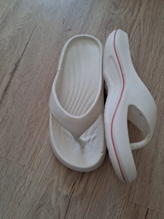 REBAJADAS Chanclas ergonómicas blancas
