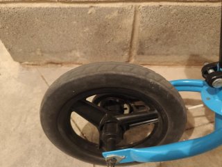 Bicicleta B-Twin sin pedales azul