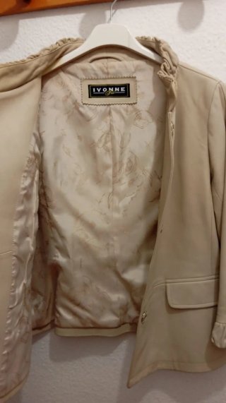 Chaqueta cuero IVONNE beige mangas 3/4