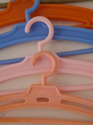 Complementos Muñeca Nancy: Zapatos y Perchas