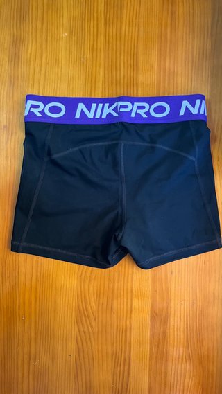 Mallas Nike Pro Morado y Negro