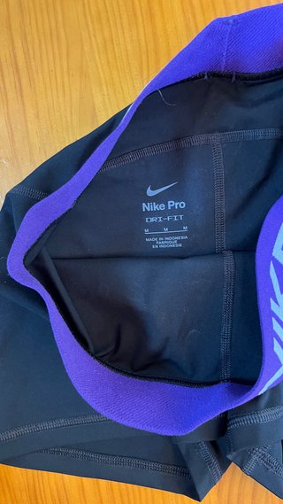 Mallas Nike Pro Morado y Negro