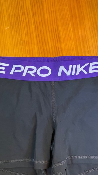 Mallas Nike Pro Morado y Negro