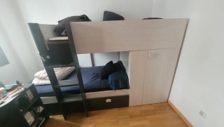 Litera con armario y escalera