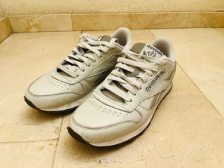 Reebok Classic Beige/Blancas Talla 42.5