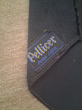 Corbata negra de seda con estampado púrpura