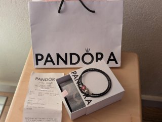 Pulsera Pandora Doble Cuero Negro y Charm Rosa